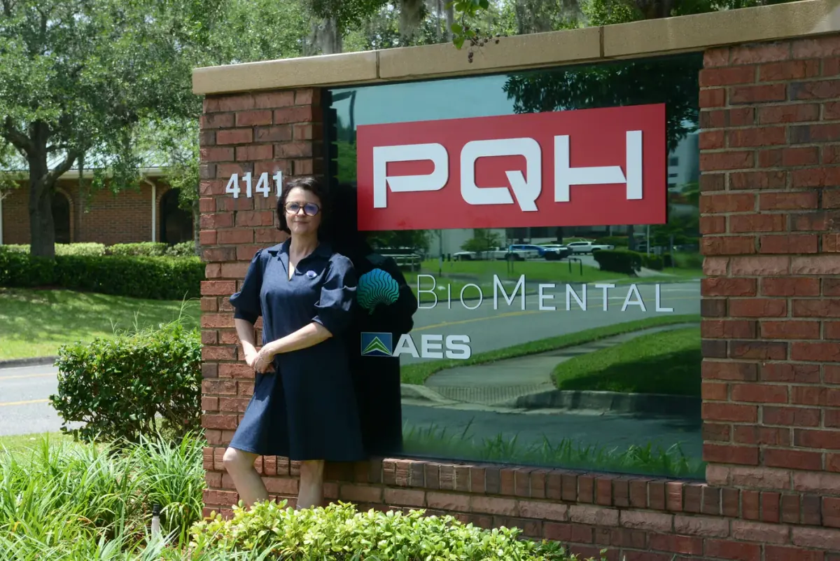 Dr. Alina Galliano-Pardo beside BioMental signage